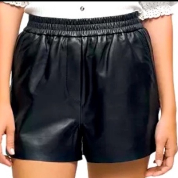 Francesca’s Gothic Vegan Leather Raw Hem Pull-on Shorts Size Medium (no p… - Picture 6 of 9